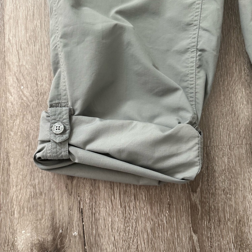 The North Face Green Long short/ court Pants Adj length 5 Pockets +
Stow Pocket - Picture 7 of 10